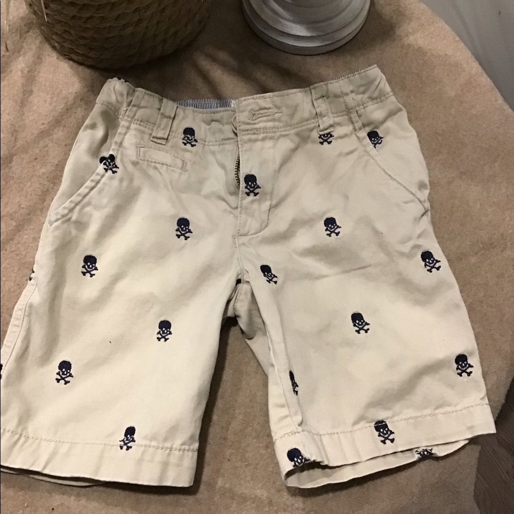 Children’s place boys skull and crossbones shorts